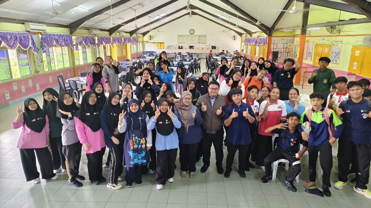 Aktiviti pembangunan pelajar sekolah bersama fasilitator